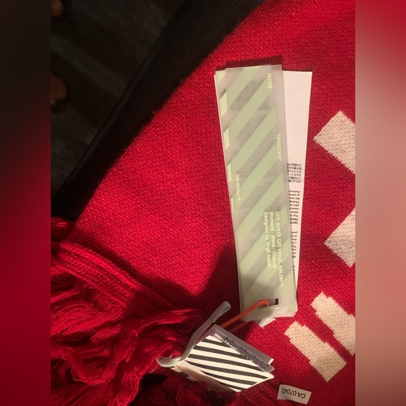 Off-White Red Winter Scarf NWT - Picture 6 of 6